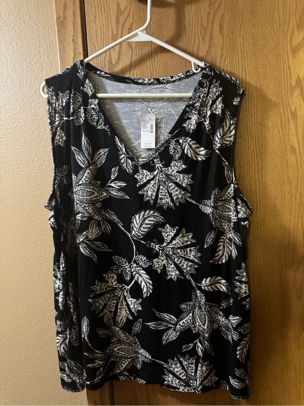 Maurices Black & White Floral V-Neck Sleeveless Tank